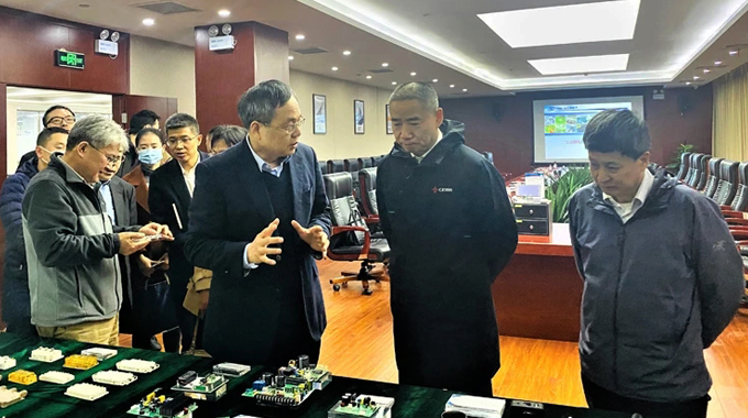 工業(yè)和信息化部黨組成員、副部長(zhǎng)辛國(guó)斌蒞臨新葡京平臺(tái)微電子調(diào)研